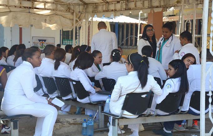 País tiene que formar médicos de la era moderna