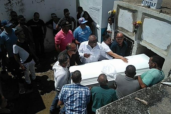 Sepultan en Moca restos del asesino de Chantal