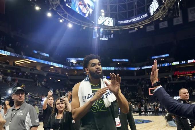 Towns: «aprovechamos nuestro tamaño», Minnesota enfrentará a Denver