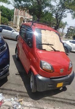 La Policía Nacional apresó una persona por estar estacionado en un vehículo en una zona boscosa con una menor de 12 años
