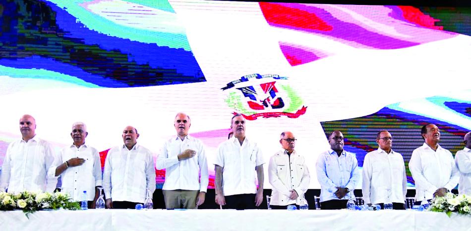 Abinader promete a los trabajadores pacto para aumentos salariales continuos en dos meses