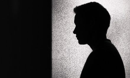 “Seis miembros de mi familia se han suicidado y me han matado en vida”