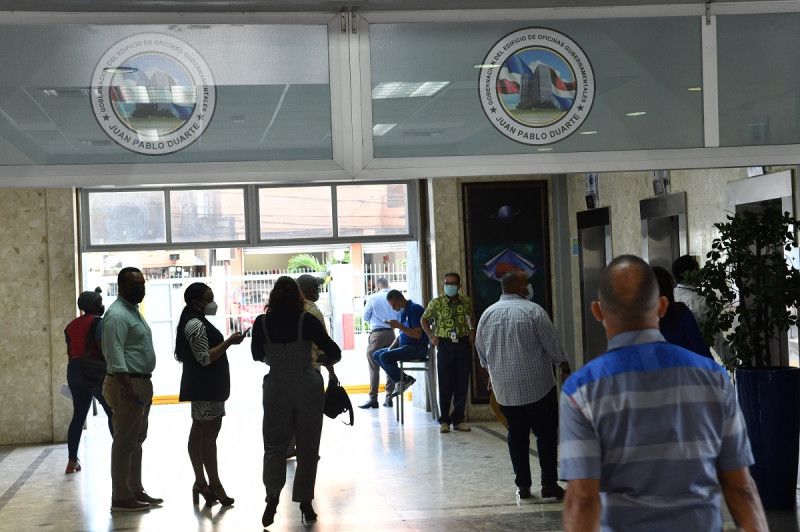 Presionar a empleados públicos, un vicio recurrente en los gobiernos