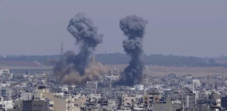 Una lluvia de cohetes caen desde Gaza