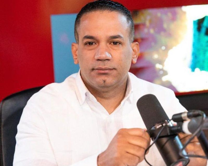 Emilio López es desvinculado de Politiqueando RD
