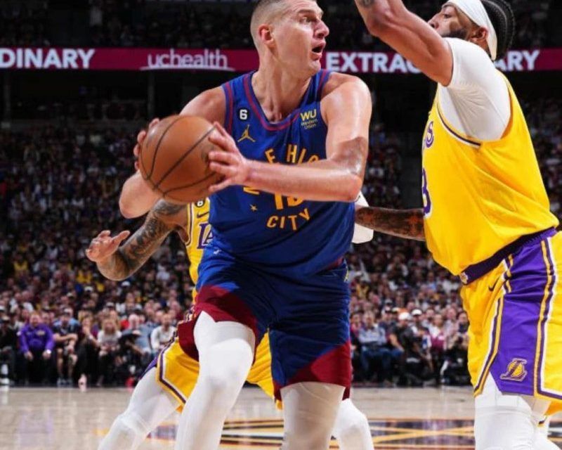 Jokic demuestra su poder ante los Lakers