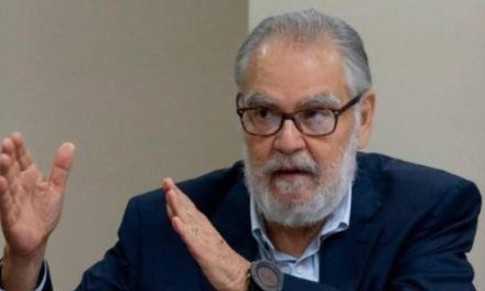 Se desata lluvia de críticas al Ministro de Medio Ambiente Ceara Hatton