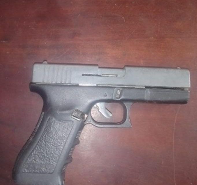 La Policía Nacional logra apresar una persona por haberle ocupado un arma de fuego sin ningún tipo de documentos en el sector Canastica