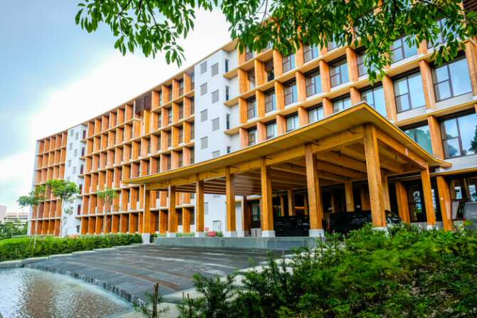 Inauguran uno de los edificios de madera más grandes del mundo