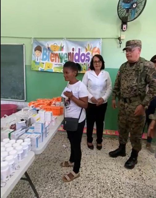 Escuela de Derechos Humanos del MIDE y el Ejército entregan medicamentos en Hato Mayor