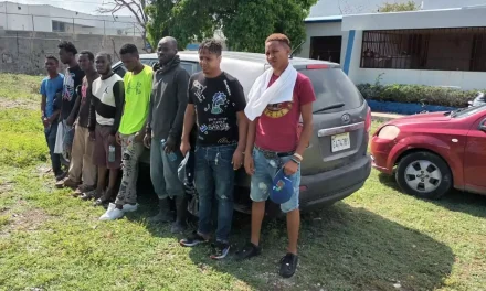 Migración apresa dominicanos contrabandeando nacionales haitianos; retiene yipeta con indocumentados