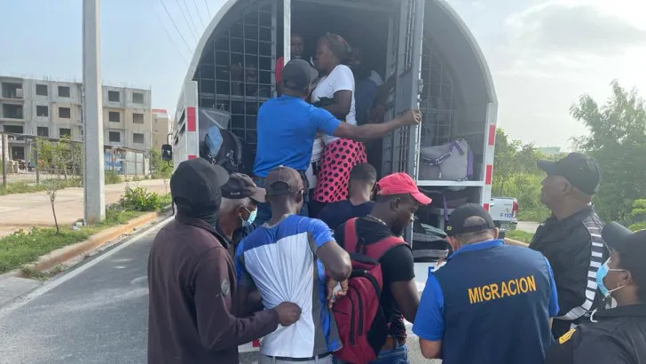 Migración detiene y deporta a 4,689 inmigrantes indocumentados