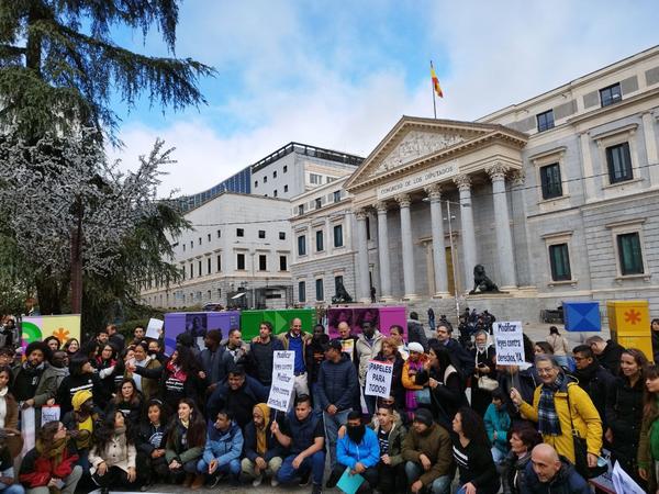 MIGRACIÓN La ILP por la Regularización avanza dentro de un Parlamento agitado por el año electoral
