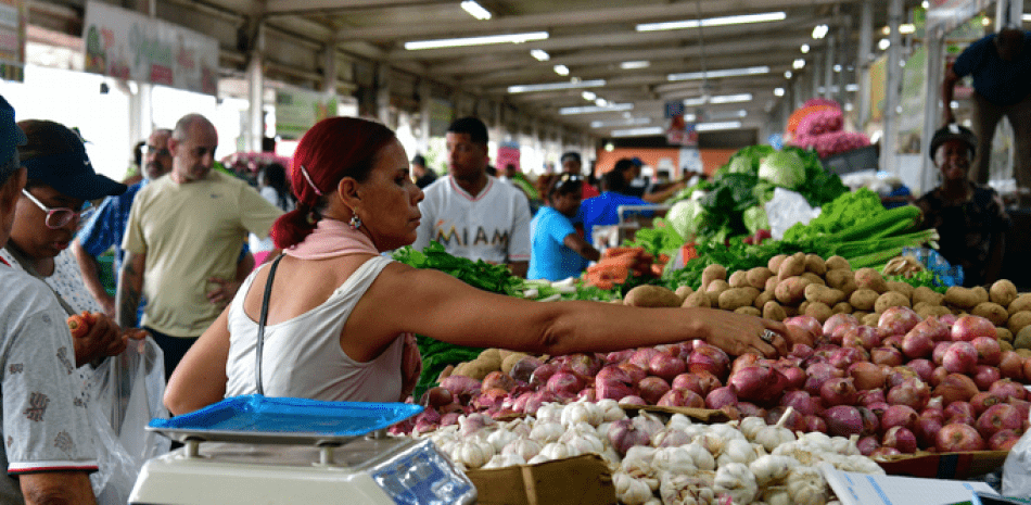 Déficit entre salario promedio y canasta básica fue de RD$12,532