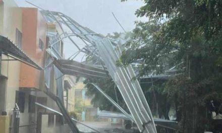 Fuerte tornado afecta viviendas y causa inundaciones en Mao