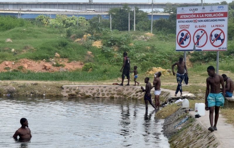 Auge cólera en Haití motiva vigilancia en el país