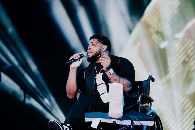 Chris Lebrón se presentó en silla de ruedas en el concierto de Arcángel
