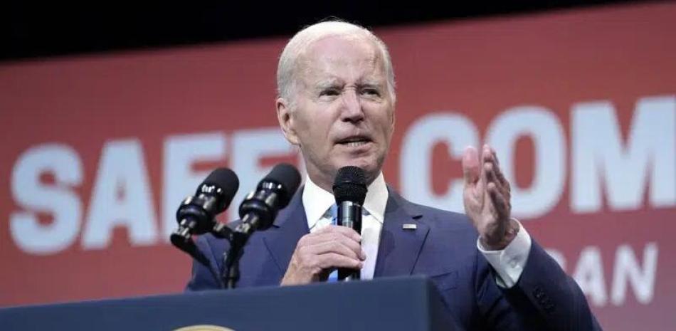 Biden exige más restricciones a la venta de armas al cumplirse un año de la masacre de Uvalde