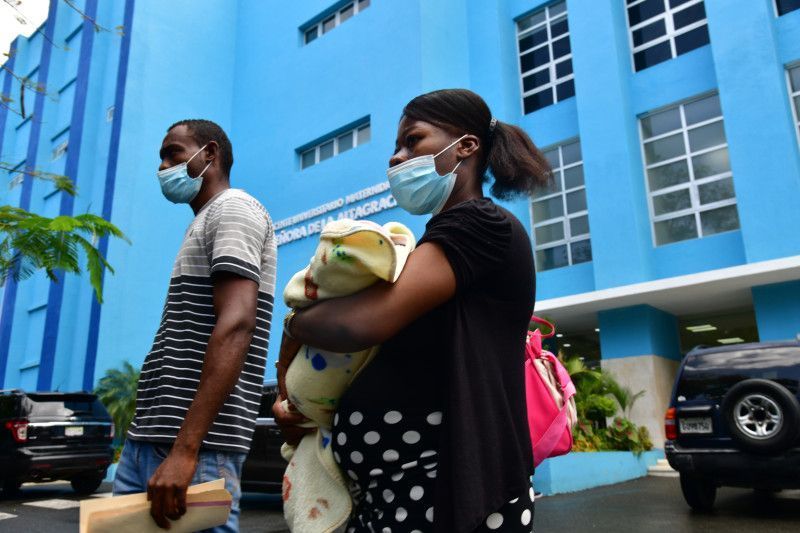 Haitianas acuden a parir hasta sin chequeos previos