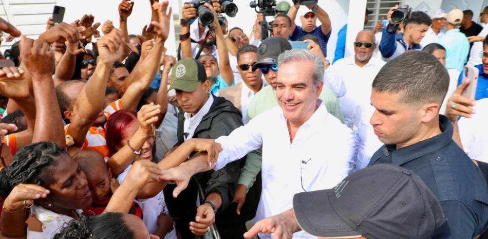 Así se reparte el salario del presidente Luis Abinader