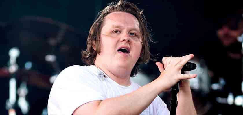 Lewis Capaldi suspende gira debido al síndrome de Tourette
