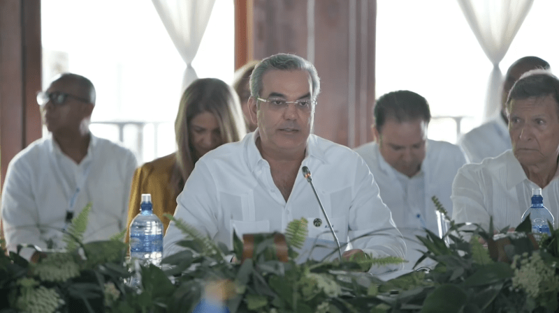 Abinader pide a países SICA apoyar pacificación de Haití