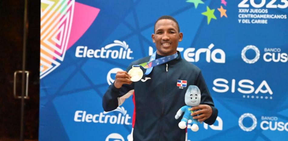 De la Cruz y Pinales conquistan sendas preseas doradas en boxeo