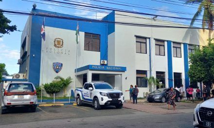 Policía atrapa hombre acusado de asaltar joven en Montellano y detiene otro por robo en residencia