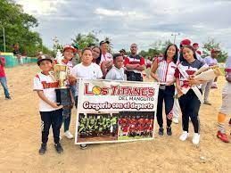 Dejan inaugurado XXI Torneo de Softbol de Villa Riva; alcaldía dona RD$150,000 pesos