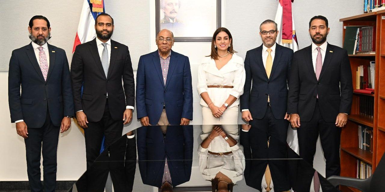 Representantes del CODESSD presentan proyectos al presidente del TC