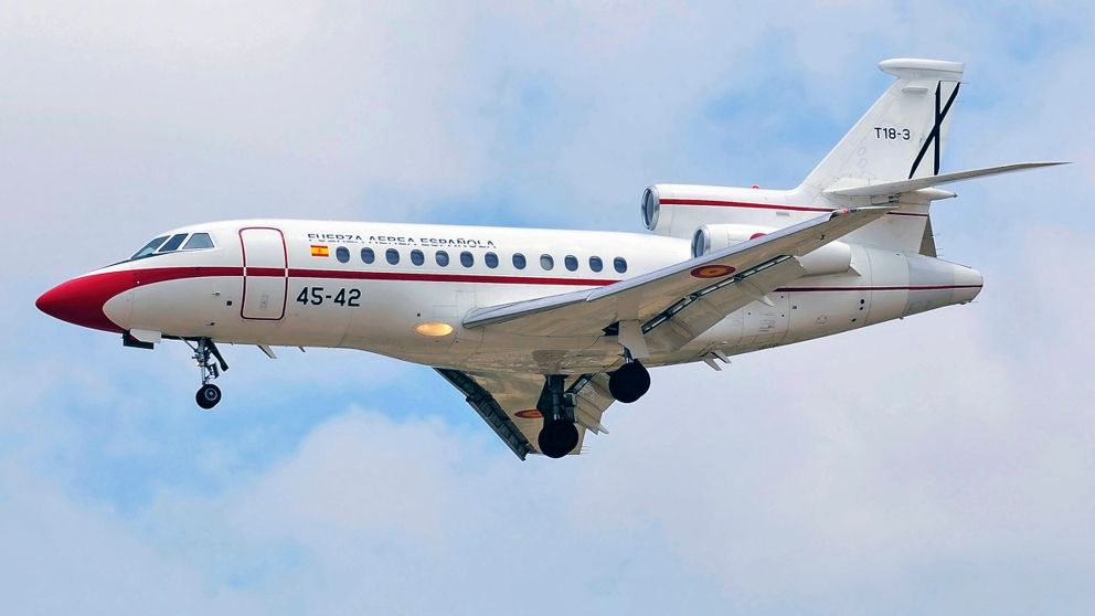 Los 33 misteriosos vuelos a RD del Falcon de España
