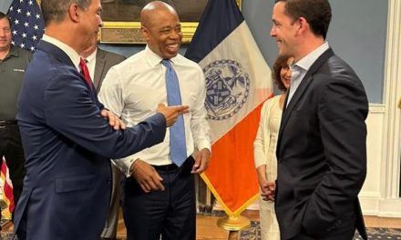Alcalde de NY Eric Adams e Ydanis Rodriguez reciben a Hugo Beras