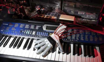 Guantes robóticos con inteligencia artificial para perfeccionar los movimientos de las manos