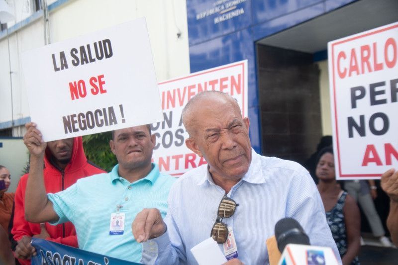 Pacientes con trasplantes intercambian medicinas para salvar sus vidas