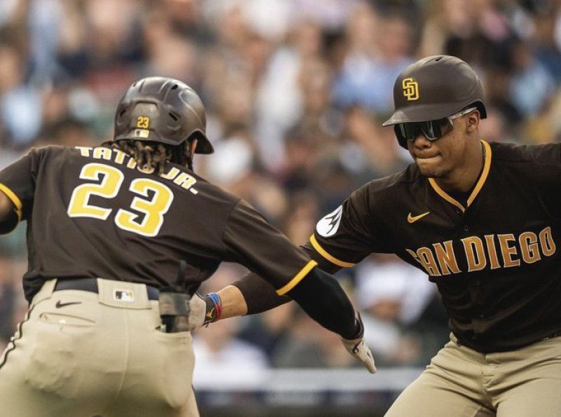 Soto pega dos descomunales vuelarcercas y Padres superan Tigres