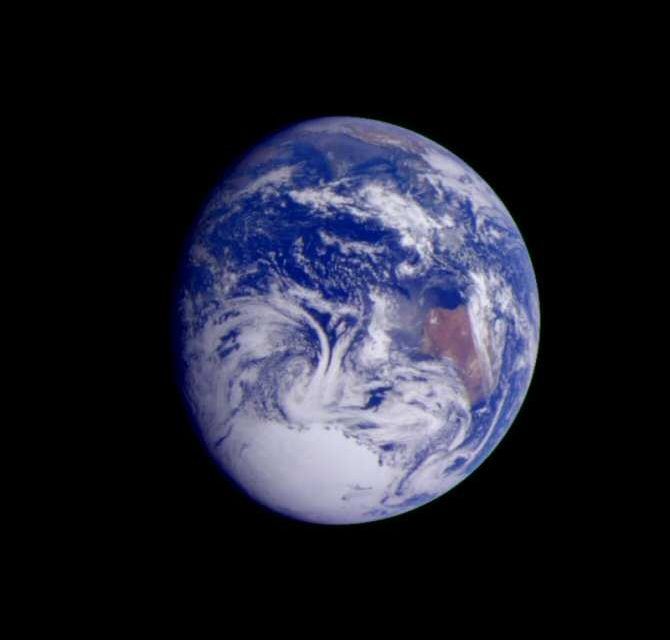El ciclo día-noche actual de la Tierra debería ser de 60 horas en vez de 24, pero algo lo impidió