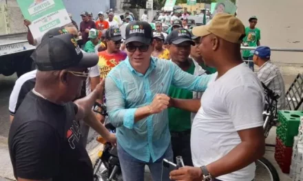 Precandidato alcalde de SDO denuncia que la basura se traga ese municipio