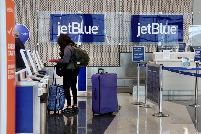 JAC exige a JetBlue soluciones urgentes a sus continuos problemas