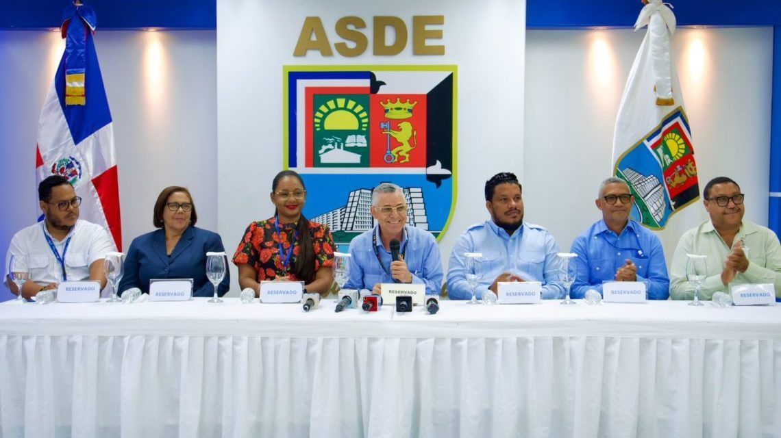 Alcalde Manuel Jiménez anuncia compra de 50 camiones recolectores a un costo de RD$380 millones