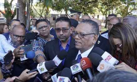 Migración: «La Constitución nos faculta a deportaciones de indocumentados ilegales sin mirar sexo, color u origen»