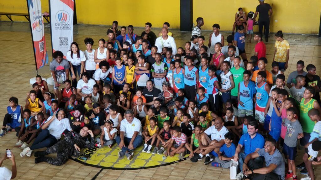 Defensor del Pueblo, Policía y ABADINA, llevan sana diversión y recreación a más de 200 niños y niñas del Club Rafael Barias