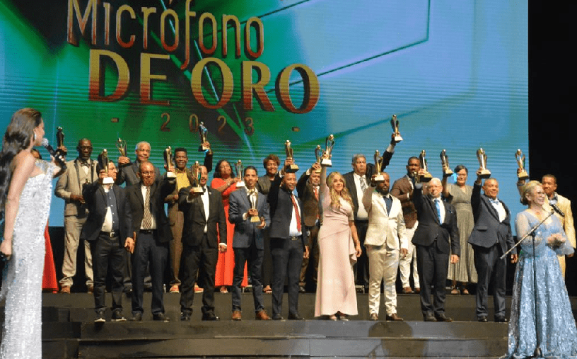 Locutores de San Cristóbal brillan en Premios Micrófono de Oro 2023
