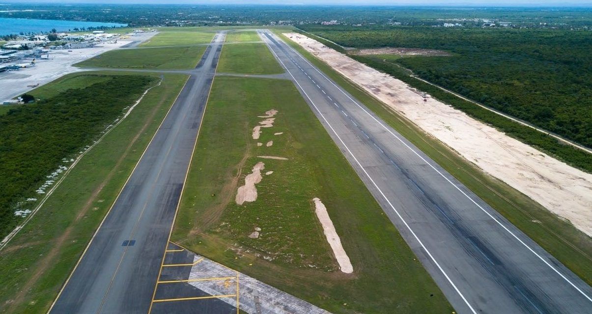 AILA reanuda operaciones tras reparar hoyo en pista de aterrizaje