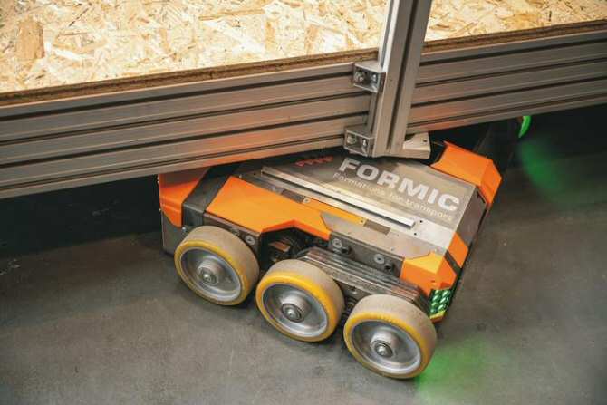 Manada de pequeños vehículos capaz de transportar 40 toneladas