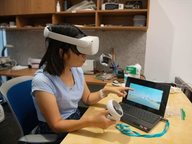 Casco de realidad virtual modificado para captar la actividad cerebral