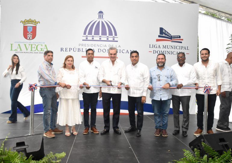 Luis Abinader y Alcaldía Vegana inauguran obras municipales por RD$150 millones