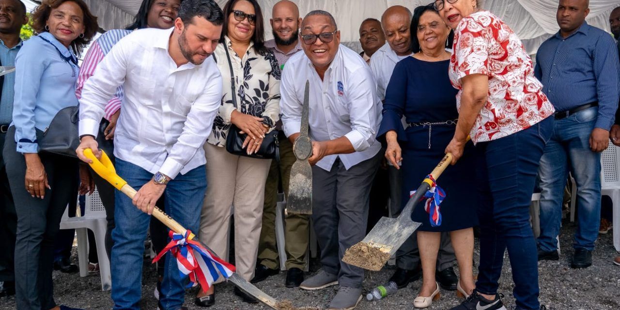 Alcalde José Andújar inicia construcción de funeraria en Las Caobas