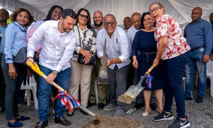 Alcalde José Andújar inicia construcción de funeraria en Las Caobas