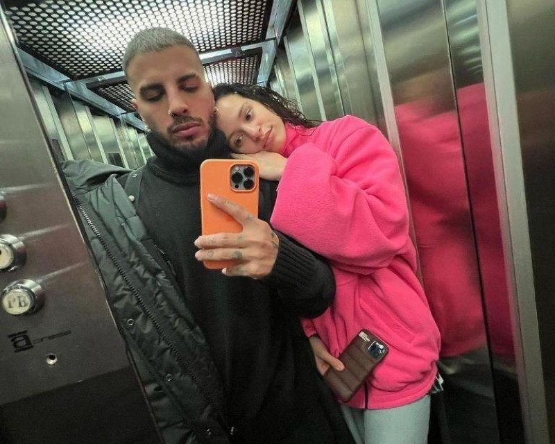 Rauw Alejandro habla sobre su separación con Rosalía en uno de sus conciertos en España