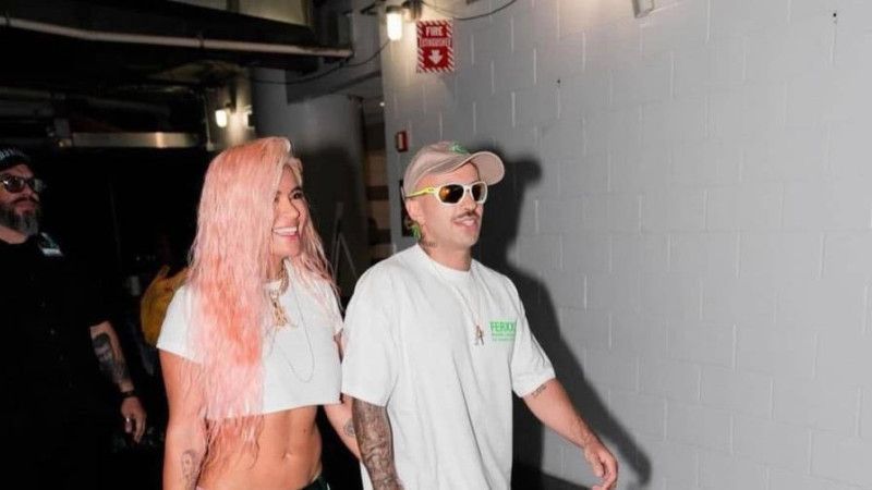 Karol G confirma su canción junto a Feid, «Verano Rosa», en su portada para Rolling Stone